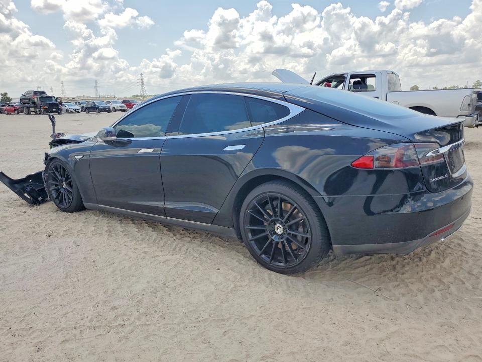2015 Tesla Model S მანქანა იყიდება აუქციონზე, vin: 5YJSA1H22FF100399, აუქციონის ნომერი: 64202576