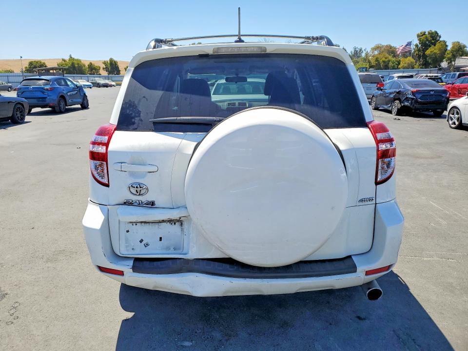 63802116 :رقم المزاد ، 2T3BK4DV5BW060810 vin ، 2011 Toyota Rav4 مزاد بيع