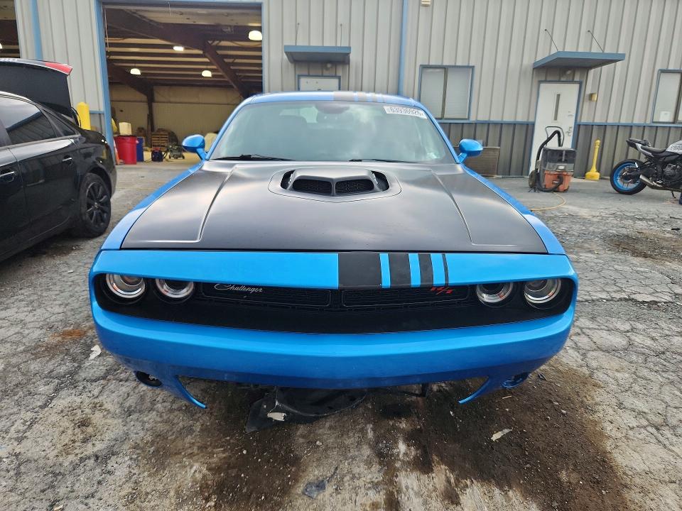 63936926 :رقم المزاد ، 2C3CDZBT1JH328025 vin ، 2018 Dodge Challenger مزاد بيع