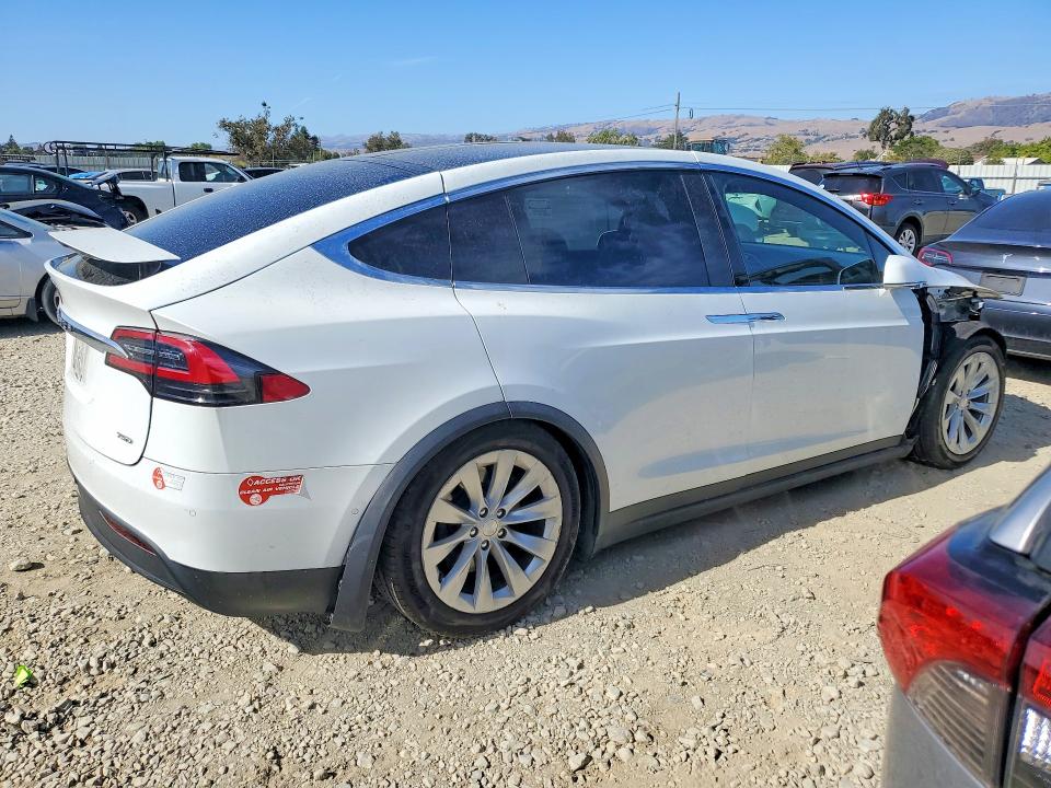 Продажа на аукционе авто 2016 Tesla Model X, vin: 5YJXCBE21GF033662, номер лота: 67366816