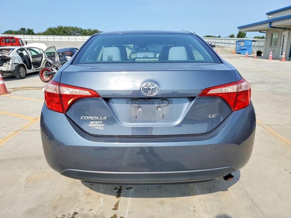 64454646 :رقم المزاد ، 2T1BURHEXHC828270 vin ، 2017 Toyota Corolla مزاد بيع