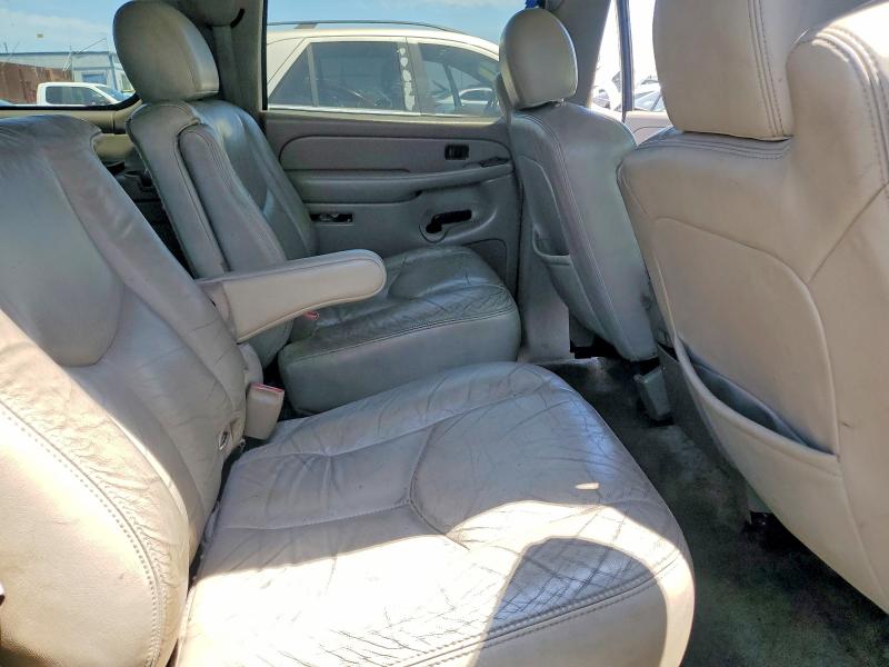 63261256 :رقم المزاد ، 1GNFK16T64J177364 vin ، 2004 Chevrolet Suburban مزاد بيع