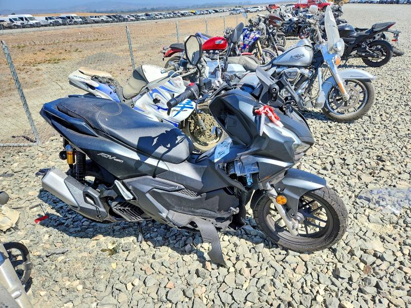 63217316 :رقم المزاد ، MLHKF5454S5101328 vin ، 2025 Honda Adv160 مزاد بيع