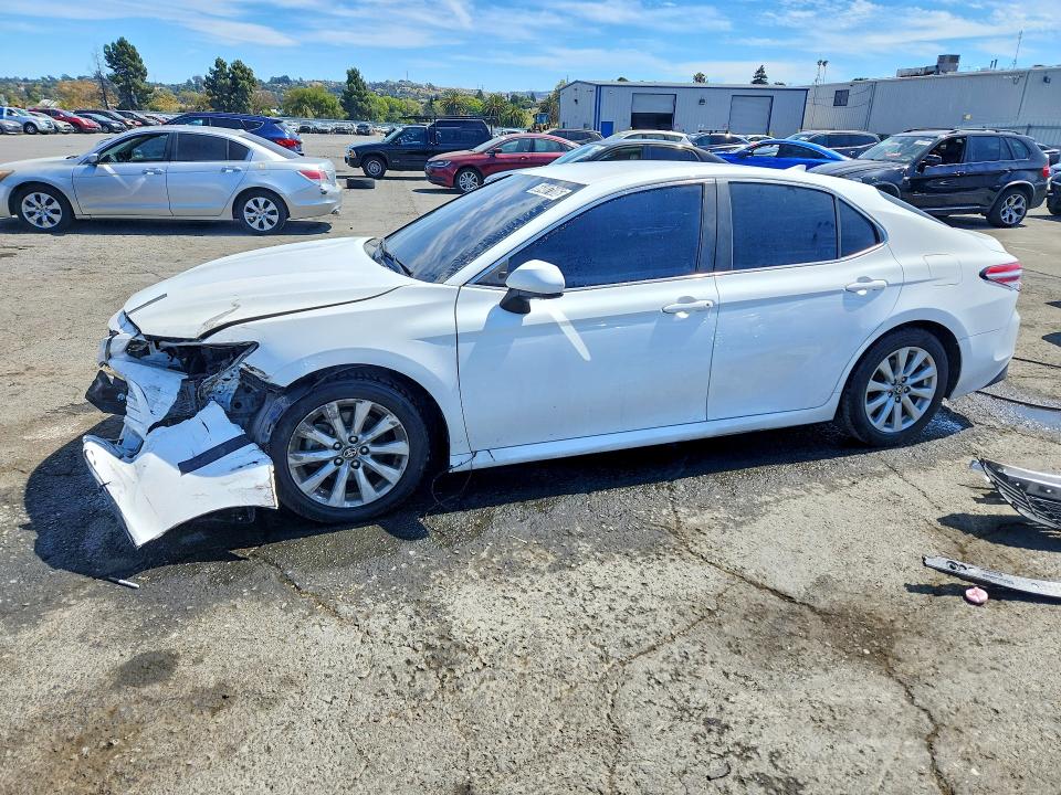 2020 Toyota Camry მანქანა იყიდება აუქციონზე, vin: 4T1C11AK9LU362112, აუქციონის ნომერი: 66487106