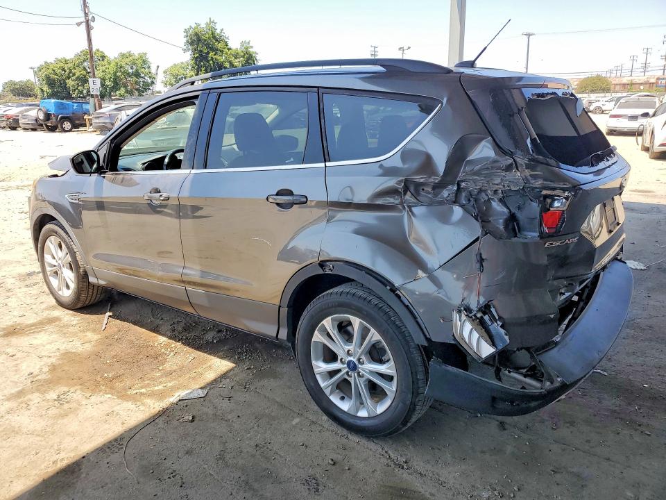2017 Ford Escape მანქანა იყიდება აუქციონზე, vin: 1FMCU0GD5HUC88043, აუქციონის ნომერი: 63993706