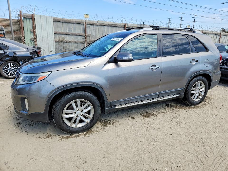 64144766 :رقم المزاد ، 5XYKT4A68FG557154 vin ، 2015 Kia Sorento مزاد بيع