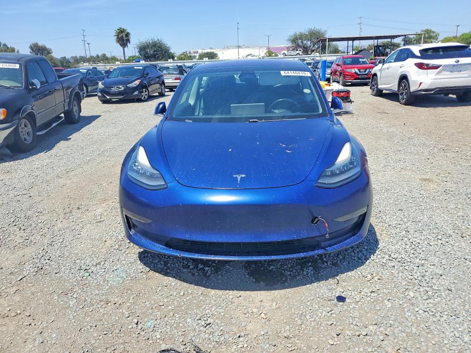 2018 Tesla Model 3 მანქანა იყიდება აუქციონზე, vin: 5YJ3E1EAXJF008101, აუქციონის ნომერი: 64140476