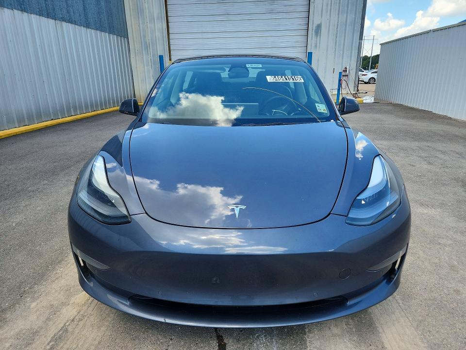 64641516 :رقم المزاد ، 5YJ3E1EA4NF288684 vin ، 2022 Tesla Model 3 مزاد بيع