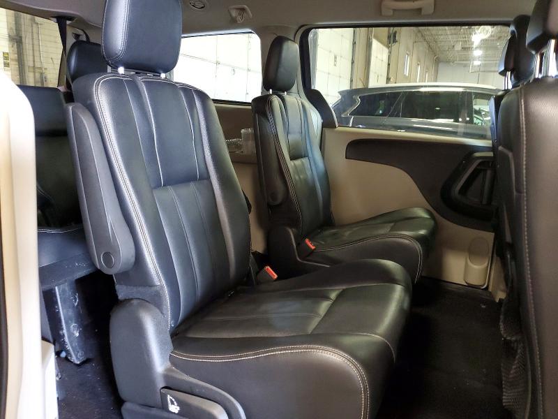 63785626 :رقم المزاد ، 2C4RC1BG8FR645153 vin ، 2015 Chrysler Town & Country مزاد بيع