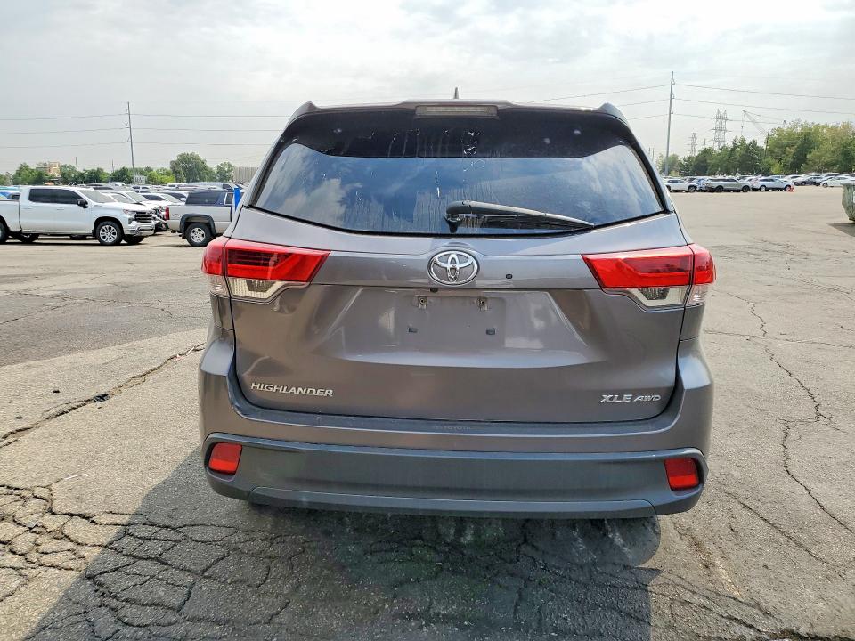 2019 Toyota Highlander მანქანა იყიდება აუქციონზე, vin: 5TDJZRFH1KS713176, აუქციონის ნომერი: 64258506