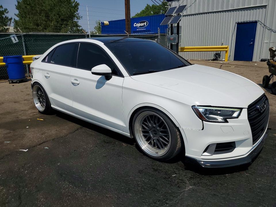 Продаж на аукціоні авто 2018 Audi A3, vin: WAUB8GFFXJ1047633, номер лоту: 64451206