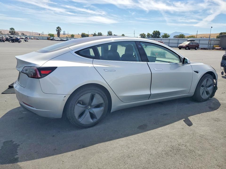66039366 :رقم المزاد ، 5YJ3E1EA2JF016676 vin ، 2018 Tesla Model 3 مزاد بيع