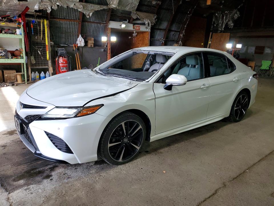 2018 Toyota Camry მანქანა იყიდება აუქციონზე, vin: 4T1B61HK4JU121686, აუქციონის ნომერი: 65997036