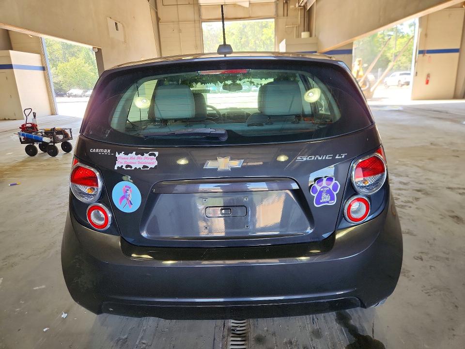 66084276 :رقم المزاد ، 1G1JC6SH5F4124440 vin ، 2015 Chevrolet Sonic مزاد بيع