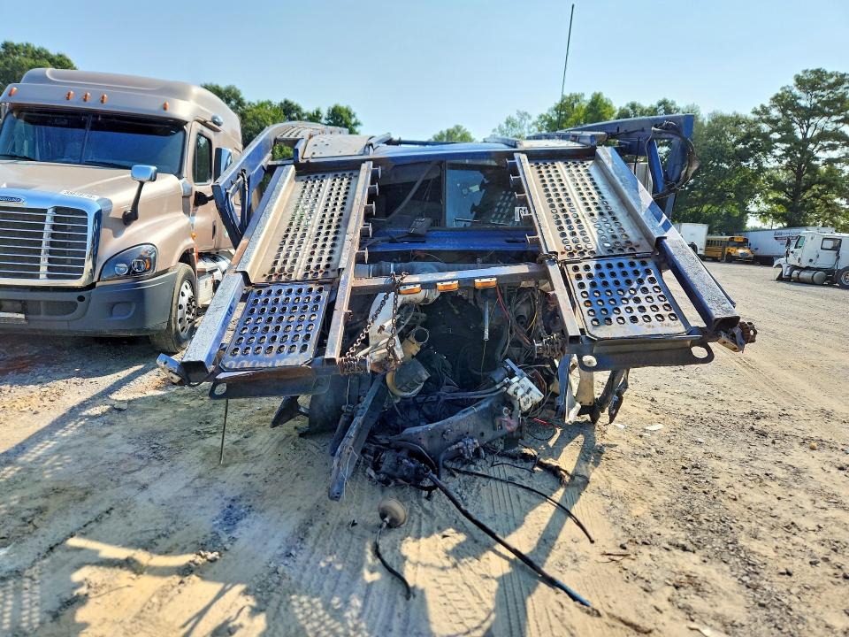 70615486 :رقم المزاد ، 1FVNDXYB9YLG65344 vin ، 2000 Freightliner Conventional مزاد بيع
