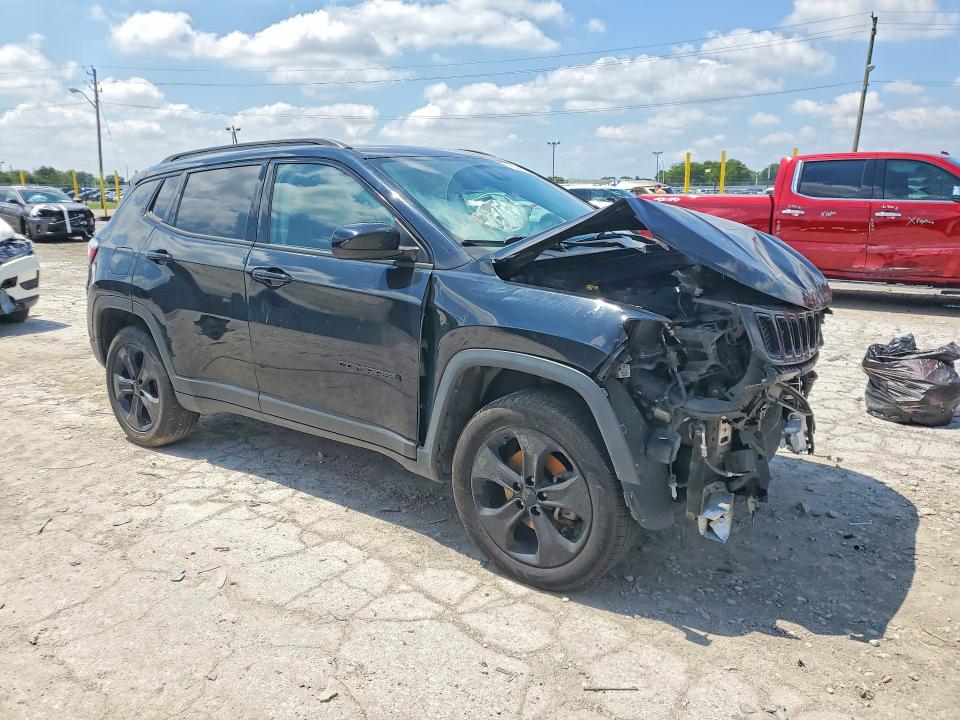 63507846 :رقم المزاد ، 3C4NJDBB0JT395522 vin ، 2018 Jeep Compass مزاد بيع