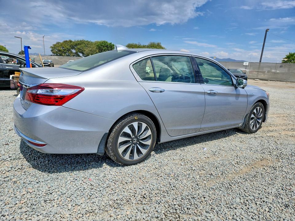 Продаж на аукціоні авто 2017 Honda Accord, vin: JHMCR6F55HC000724, номер лоту: 66777516