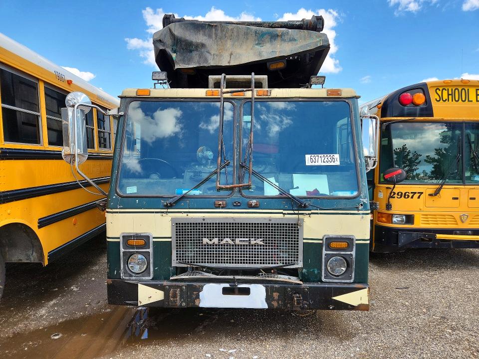 63712336 :رقم المزاد ، 1M2AC08C57M012976 vin ، 2007 Mack Le613 مزاد بيع