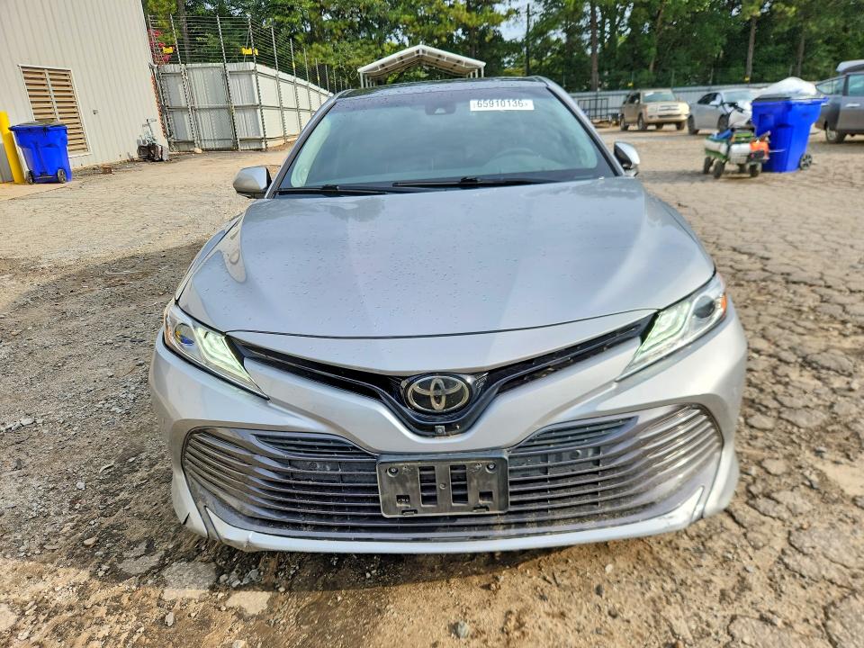 65910136 :رقم المزاد ، 4T1BZ1HKXJU020949 vin ، 2018 Toyota Camry مزاد بيع