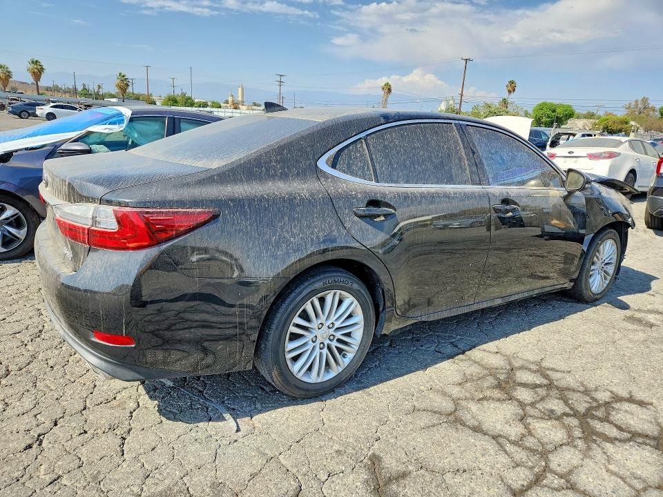 63612466 :رقم المزاد ، 58ABK1GG9HU047760 vin ، 2017 Lexus Es مزاد بيع