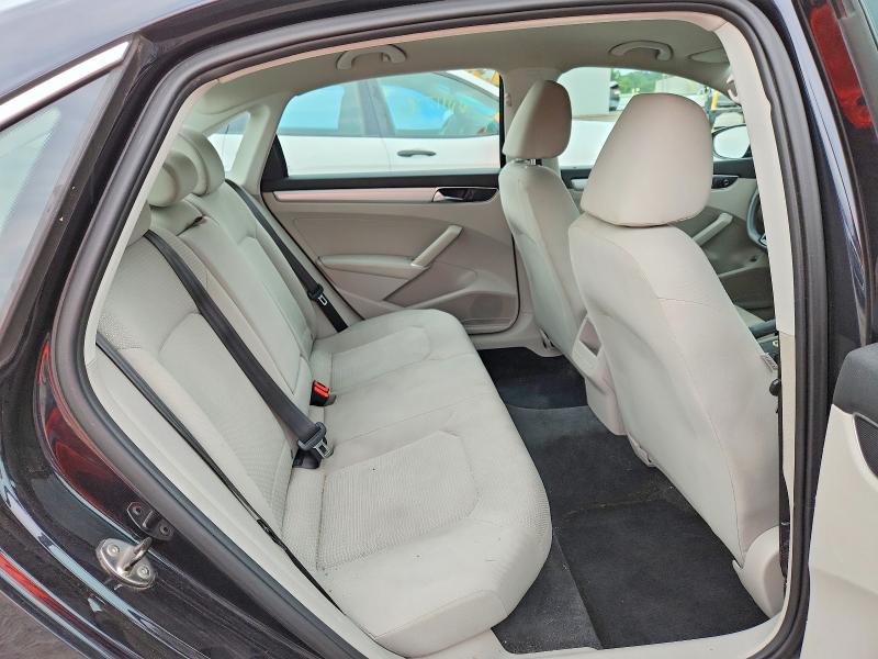 64433926 :رقم المزاد ، 1VWAT7A37HC068235 vin ، 2017 Volkswagen Passat مزاد بيع