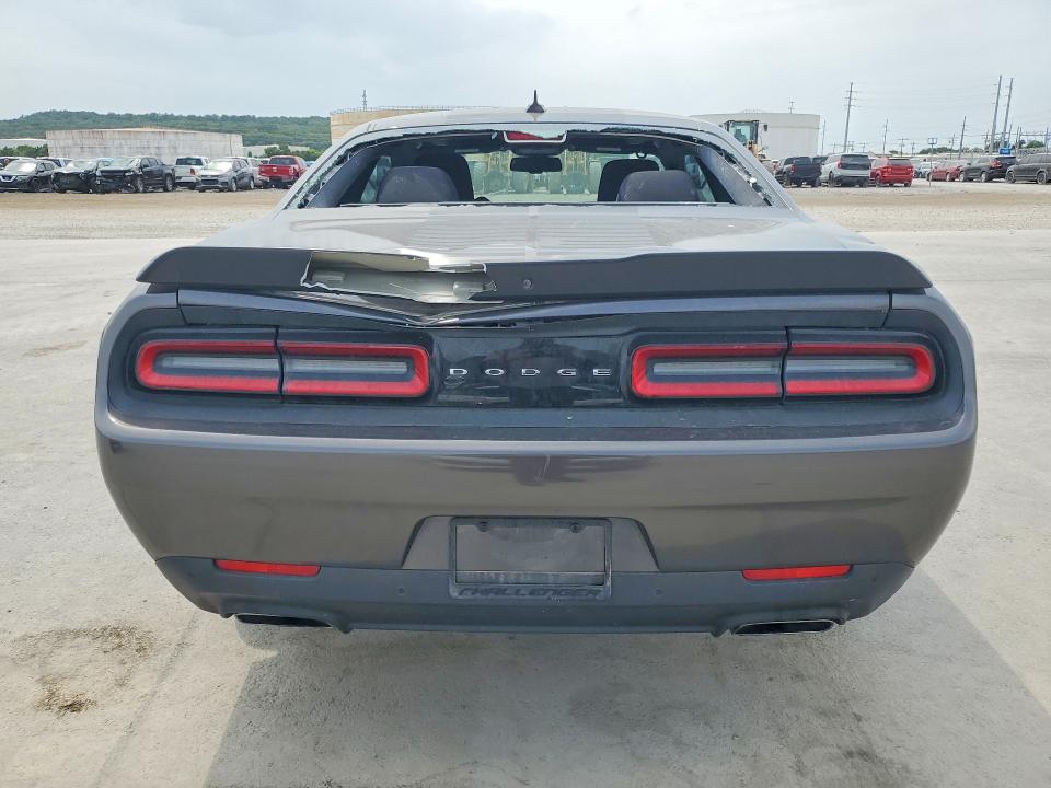 64137866 :رقم المزاد ، 2C3CDZBT4JH116722 vin ، 2018 Dodge Challenger مزاد بيع