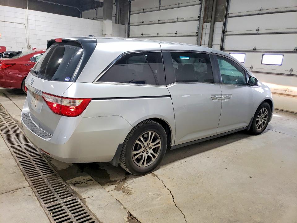 64737056 :رقم المزاد ، 5FNRL5H63BB058550 vin ، 2011 Honda Odyssey مزاد بيع