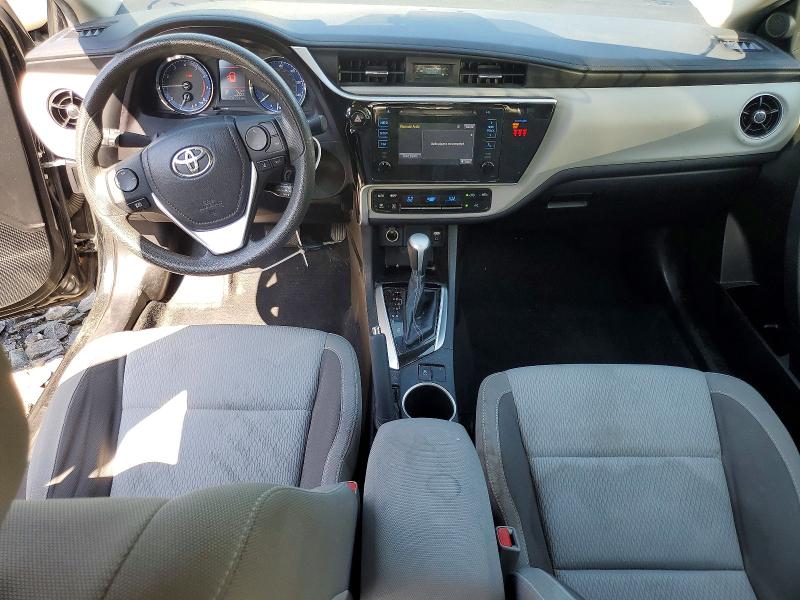 62842656 :رقم المزاد ، 5YFBURHE8JP835448 vin ، 2018 Toyota Corolla مزاد بيع