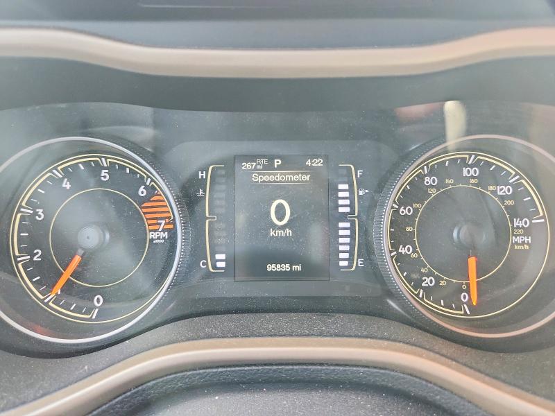 67134946 :رقم المزاد ، 1C4PJLCB8JD605209 vin ، 2018 Jeep Cherokee مزاد بيع