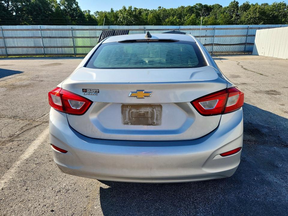 62302146 :رقم المزاد ، 1G1BC5SM5K7105987 vin ، 2019 Chevrolet Cruze مزاد بيع