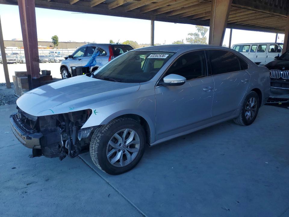 63352536 :رقم المزاد ، 1VWAT7A37HC026051 vin ، 2017 Volkswagen Passat مزاد بيع
