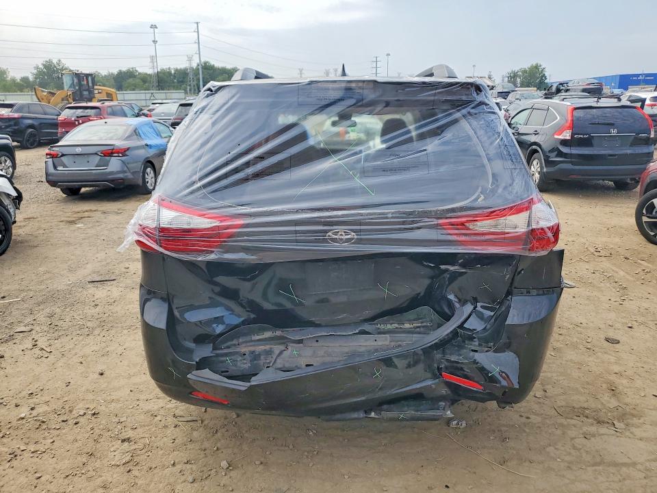 66074226 :رقم المزاد ، 5TDKZ3DC3JS911023 vin ، 2018 Toyota Sienna مزاد بيع