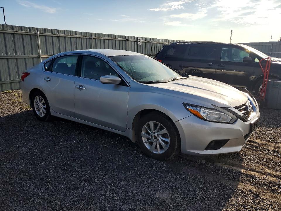 Продаж на аукціоні авто 2017 Nissan Altima, vin: 1N4AL3AP4HN304011, номер лоту: 64313146