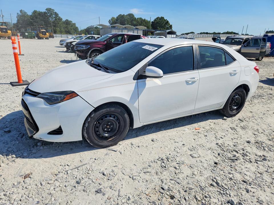 65750296 :رقم المزاد ، 5YFBURHE0JP847187 vin ، 2018 Toyota Corolla مزاد بيع