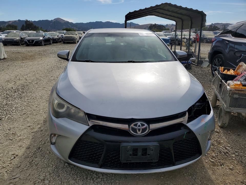 65486906 :رقم المزاد ، 4T1BF1FK1HU402678 vin ، 2017 Toyota Camry مزاد بيع