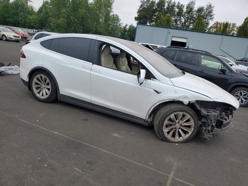65403666 :رقم المزاد ، 5YJXCBE26LF305133 vin ، 2020 Tesla Model X مزاد بيع