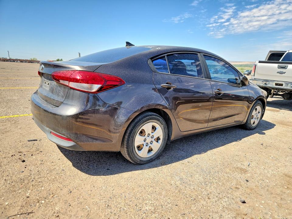 2017 Kia Forte მანქანა იყიდება აუქციონზე, vin: 3KPFK4A75HE033764, აუქციონის ნომერი: 61955126