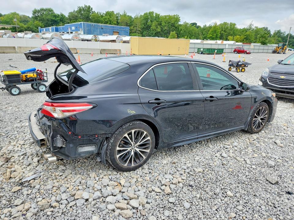 Продажа на аукционе авто 2018 Toyota Camry, vin: 4T1B11HK0JU040621, номер лота: 64657136