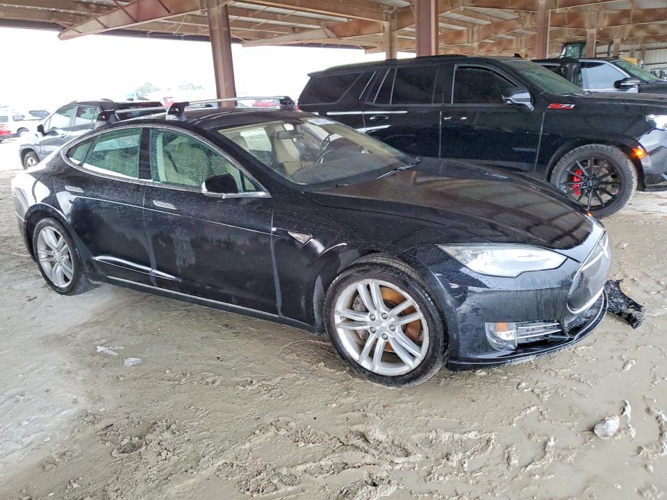 64022716 :رقم المزاد ، 5YJSA1S18EFP32872 vin ، 2014 Tesla Model S مزاد بيع