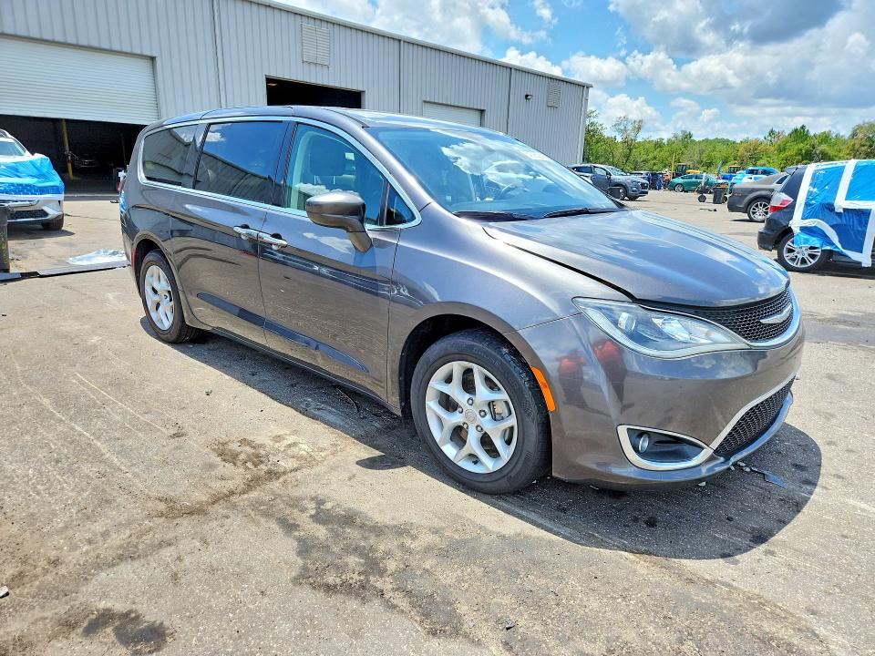 64596226 :رقم المزاد ، 2C4RC1FG1JR107008 vin ، 2018 Chrysler Pacifica مزاد بيع