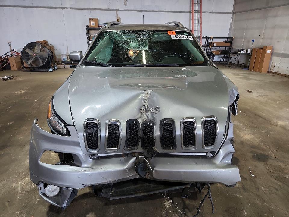 63035246 :رقم المزاد ، 1C4PJLCB6GW177962 vin ، 2016 Jeep Cherokee مزاد بيع