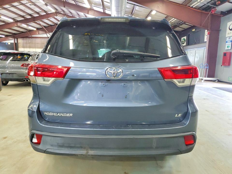 64264406 :رقم المزاد ، 5TDZZRFH9JS241083 vin ، 2018 Toyota Highlander مزاد بيع