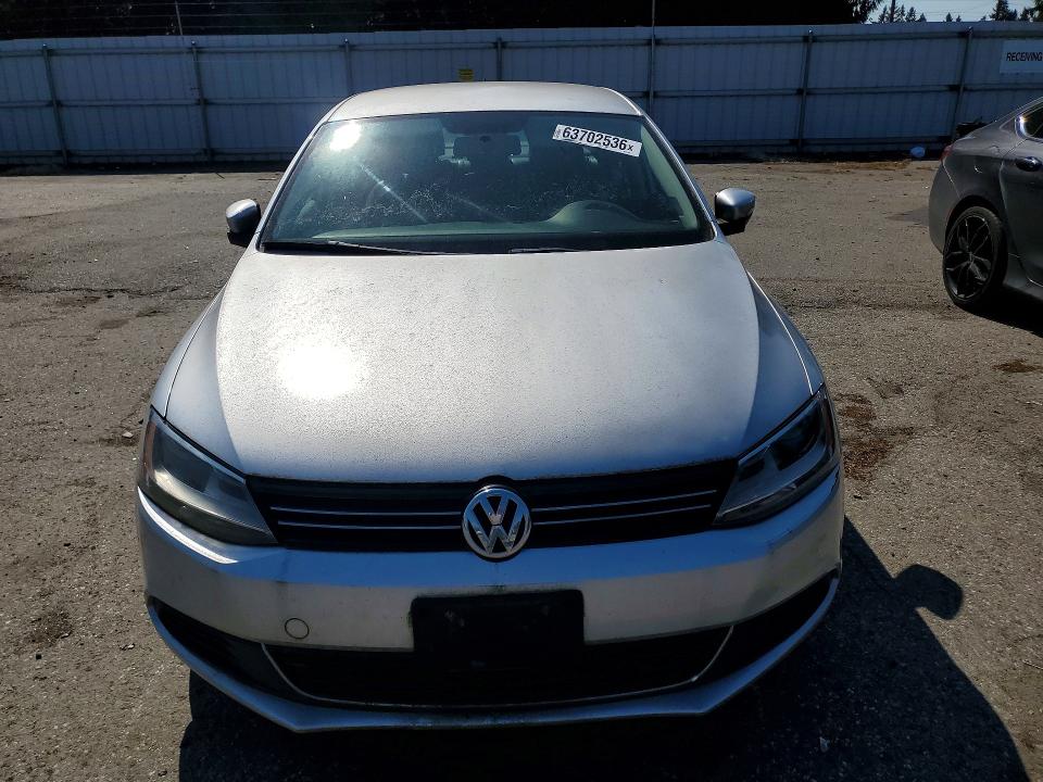 63702536 :رقم المزاد ، 3VWD17AJ2EM303698 vin ، 2014 Volkswagen Jetta مزاد بيع