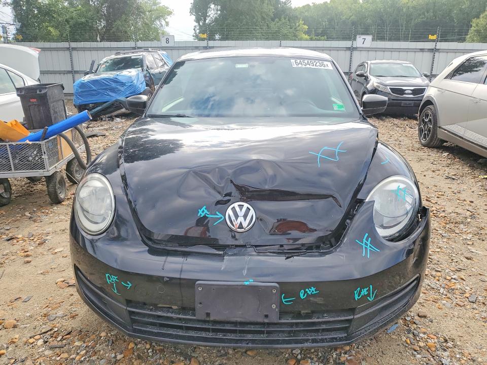 64549236 :رقم المزاد ، 3VWF17AT7FM631842 vin ، 2015 Volkswagen Beetle مزاد بيع