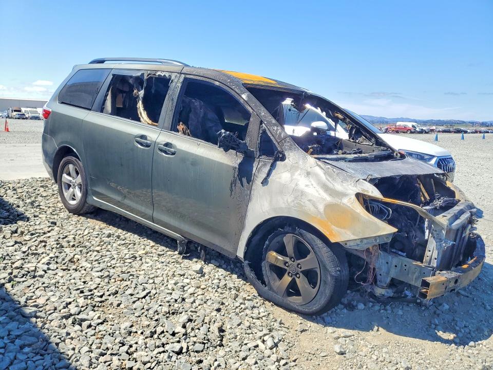 65305856 :رقم المزاد ، 5TDKZ3DC2KS005513 vin ، 2019 Toyota Sienna مزاد بيع