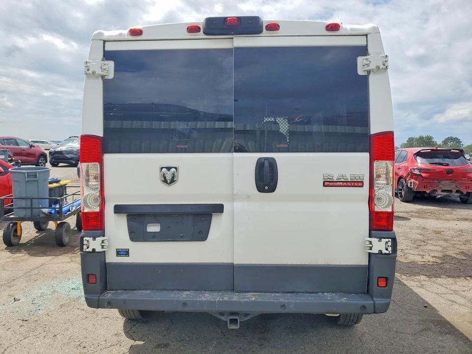 64428856 :رقم المزاد ، 3C6TRVAG8JE155987 vin ، 2018 Ram Promaster 1500 مزاد بيع