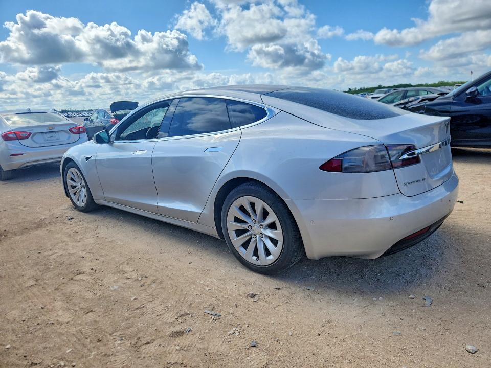 64585186 :رقم المزاد ، 5YJSA1E15HF206781 vin ، 2017 Tesla Model S مزاد بيع