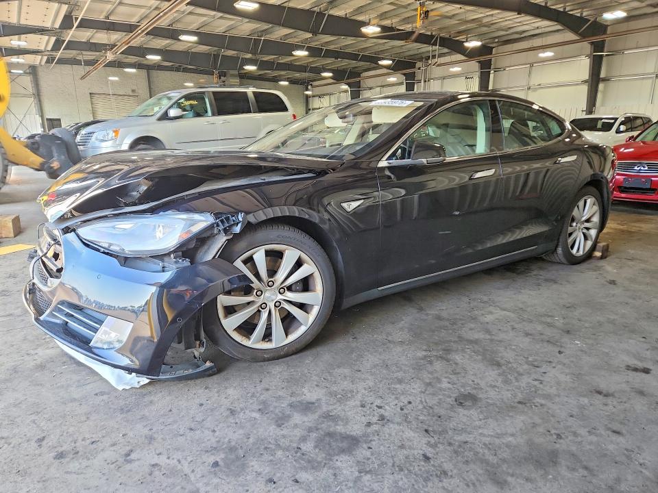 2015 Tesla Model S მანქანა იყიდება აუქციონზე, vin: 5YJSA1E27FF109104, აუქციონის ნომერი: 63935976