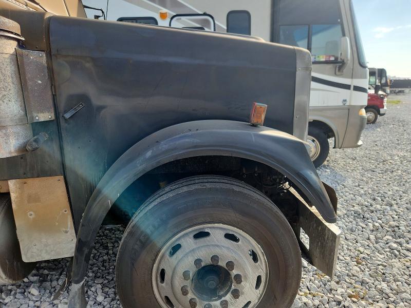 64987766 :رقم المزاد ، 1FV8F0Y92VH833851 vin ، 1997 Freightliner Fld120 مزاد بيع