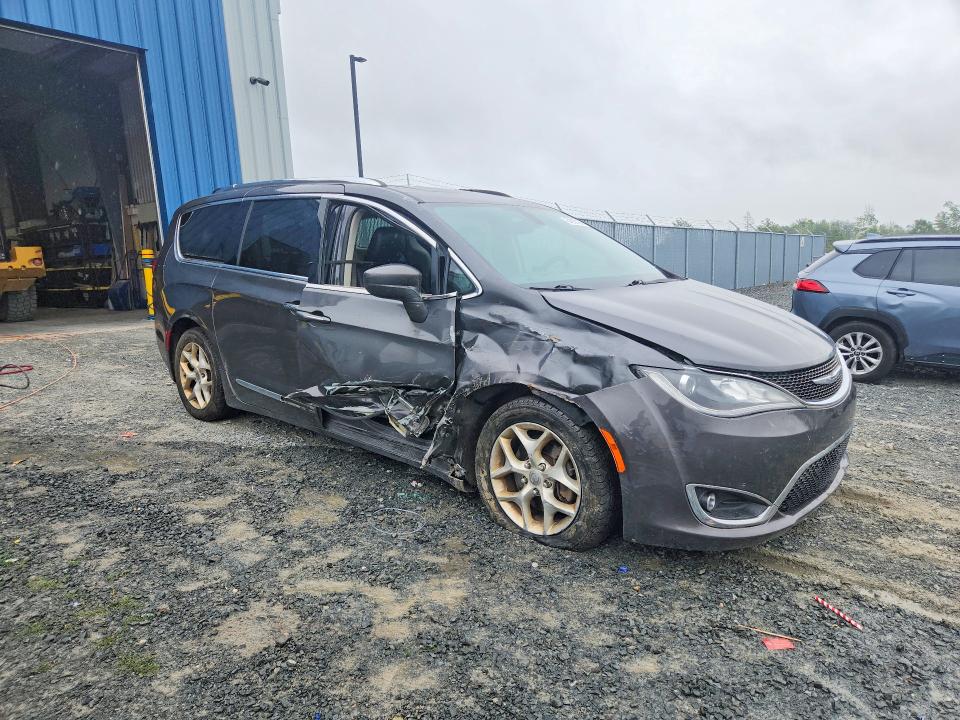 64803186 :رقم المزاد ، 2C4RC1EG8JR148379 vin ، 2018 Chrysler Pacifica مزاد بيع